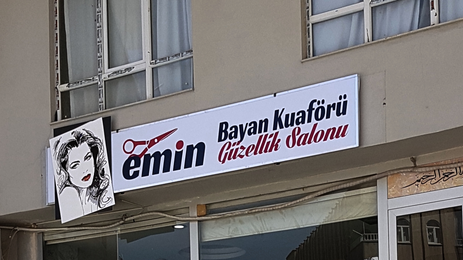 Emin Bayan Kuaförü